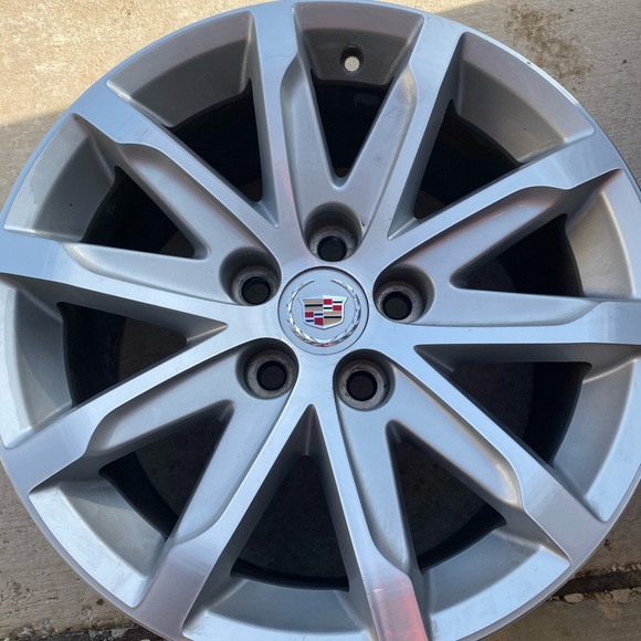 18 inch Cadillac rims - Picture 1 of 1